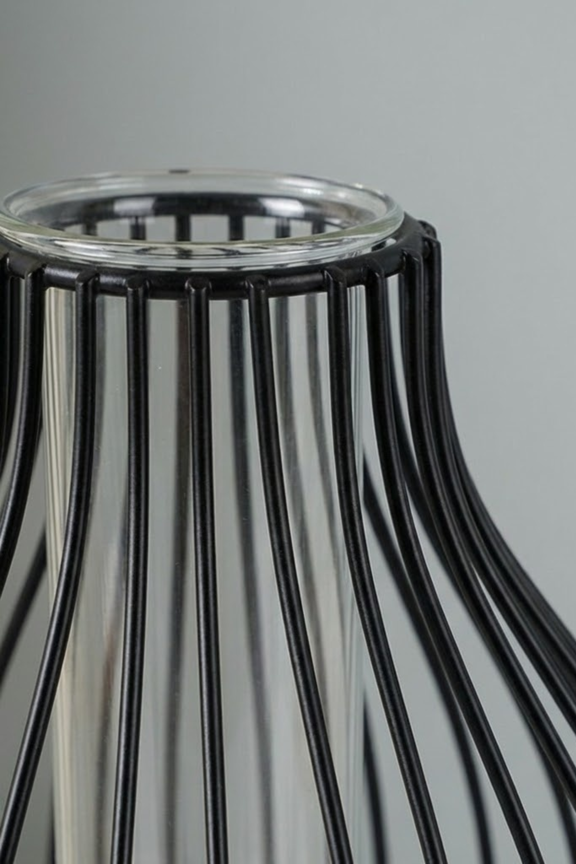 Modern Outline Vase - BLACK